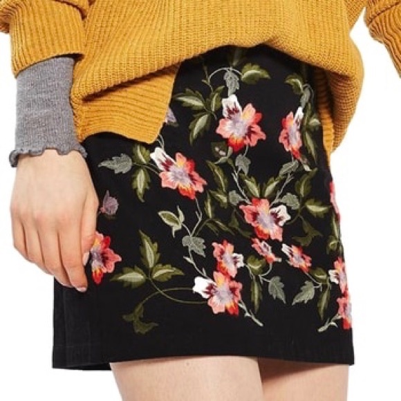 Topshop Dresses & Skirts - NWOT Topshop Denim Skirt
